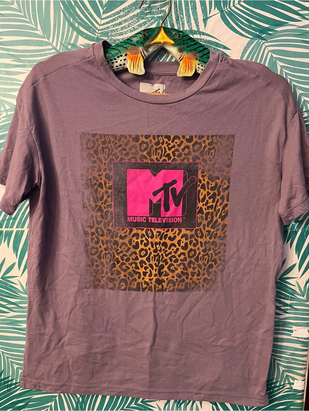 MTV Purple Short Sleeve Tee with Pink Logo and Leopard Print Sz M